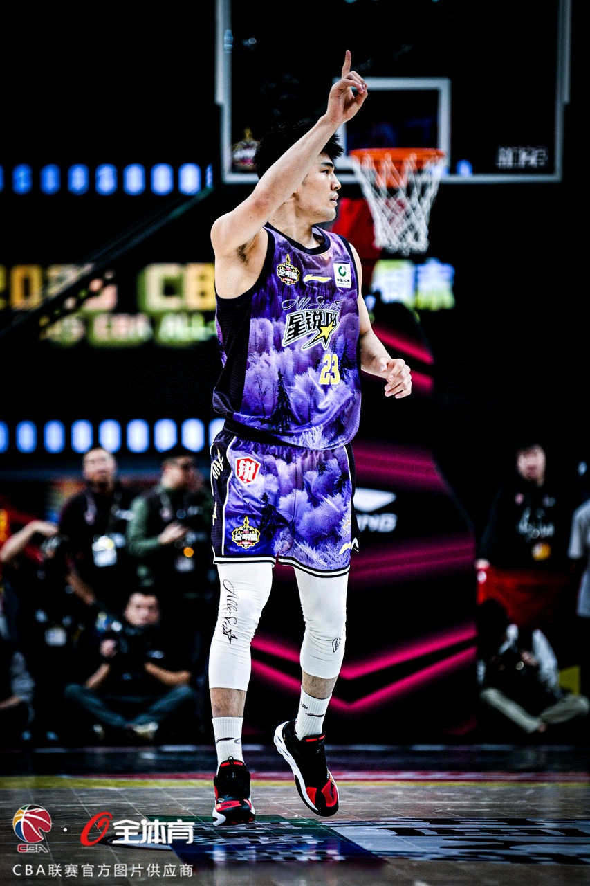 最后时刻全明星赛传出新动向;深圳男篮篮板制胜;高层表态:更衣室稳定;细节决定成败的简单介绍 最后时刻全明星赛传出新动向;深圳男篮篮板制胜;高层表态:更衣室稳定;细节决定成败的简单介绍