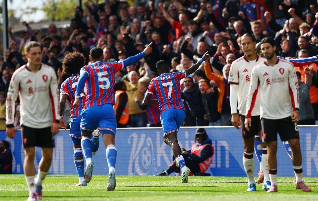 爱游戏- 败北引发热议！，詹姆斯在利物浦比赛中重要助攻全场沸腾不已