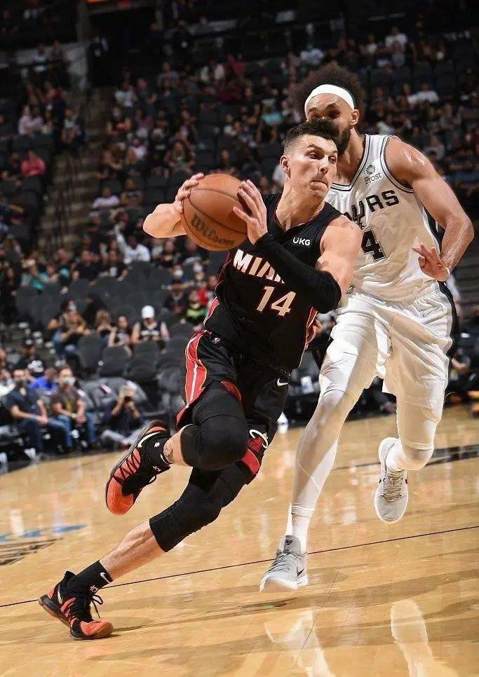 AYX-包含Rookie新星关键助攻表现惊艳，热火未来可期！的词条